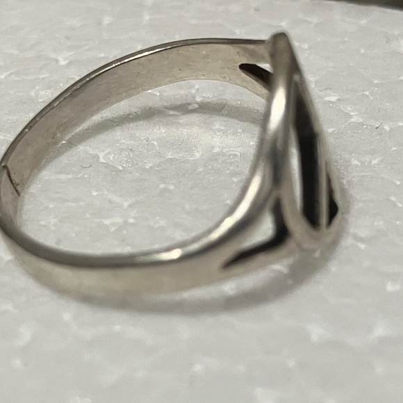 Vintage Sterling Silver Peace Sign Ring - Picture 8 of 9